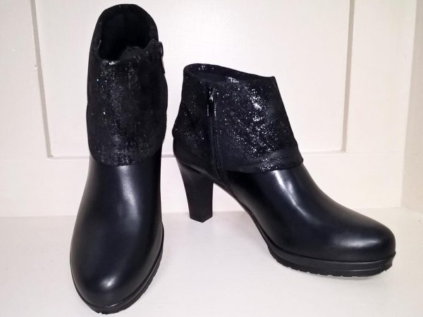 Black ankle comb boots, Elegante Dronfield