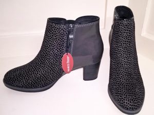 Grey comb ankle boots, Elegante Dronfield