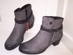 Pepper ant comb boots, Elegante Dronfield