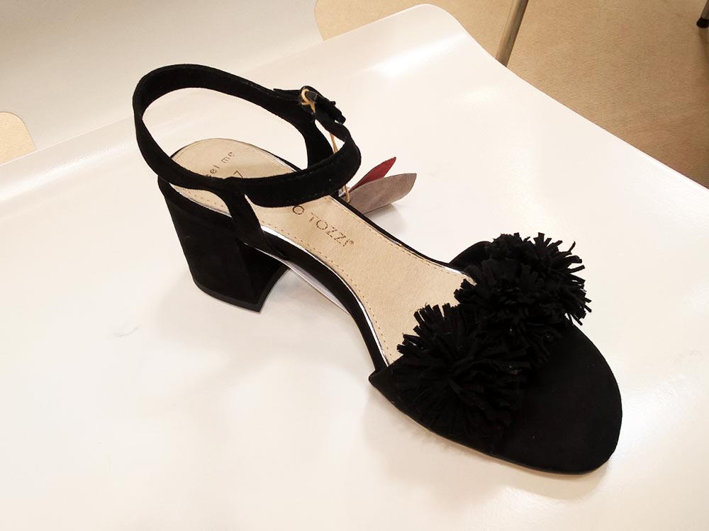 Tozzi Black Sandals - Elegante